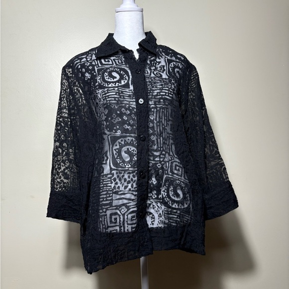 Ruby Rd. Black and White Patterned Top - Picture 5 of 5